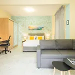 F & B Collection - Flat For 3 *